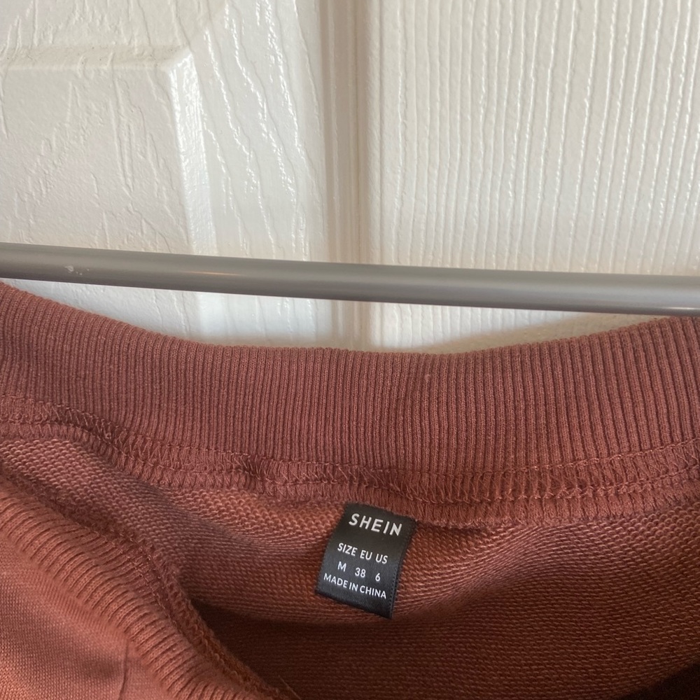 Off Shoulder Fold Pleated Crop Pullover - Picture 5 of 9